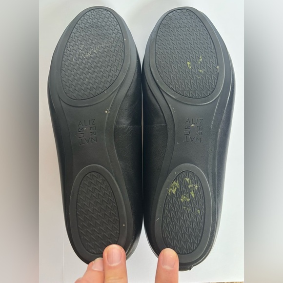 Naturalizer Maxwell Black Leather Round Toe Flats - Picture 6 of 12